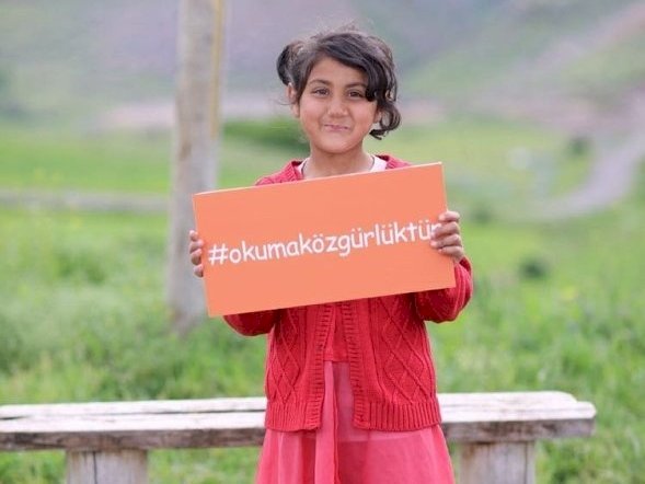 Yaşım Hep Dokuz