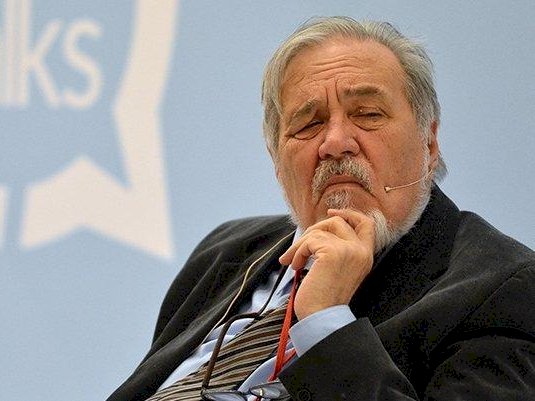 Kim Bu "Cahil"?